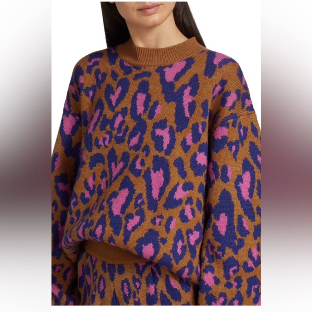 Farm Rio Caramel pop leopard sweater size XS